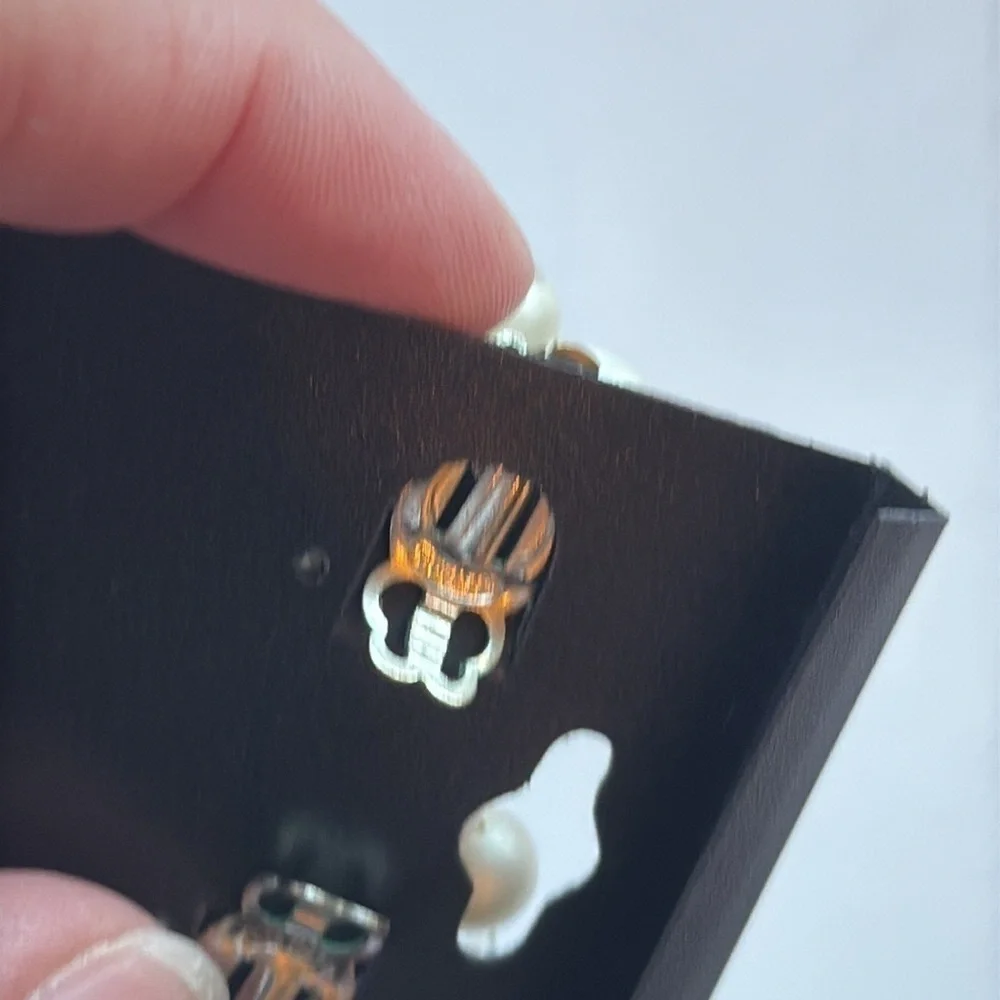 Elegant Vintage Pearl and Crystal Up-Cycled Bracelet and Earrings Jewelry Set - Picture 5 of 8